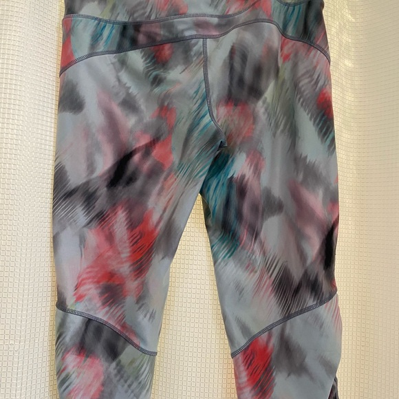 MPG Workout capri Leggings - Picture 5 of 7